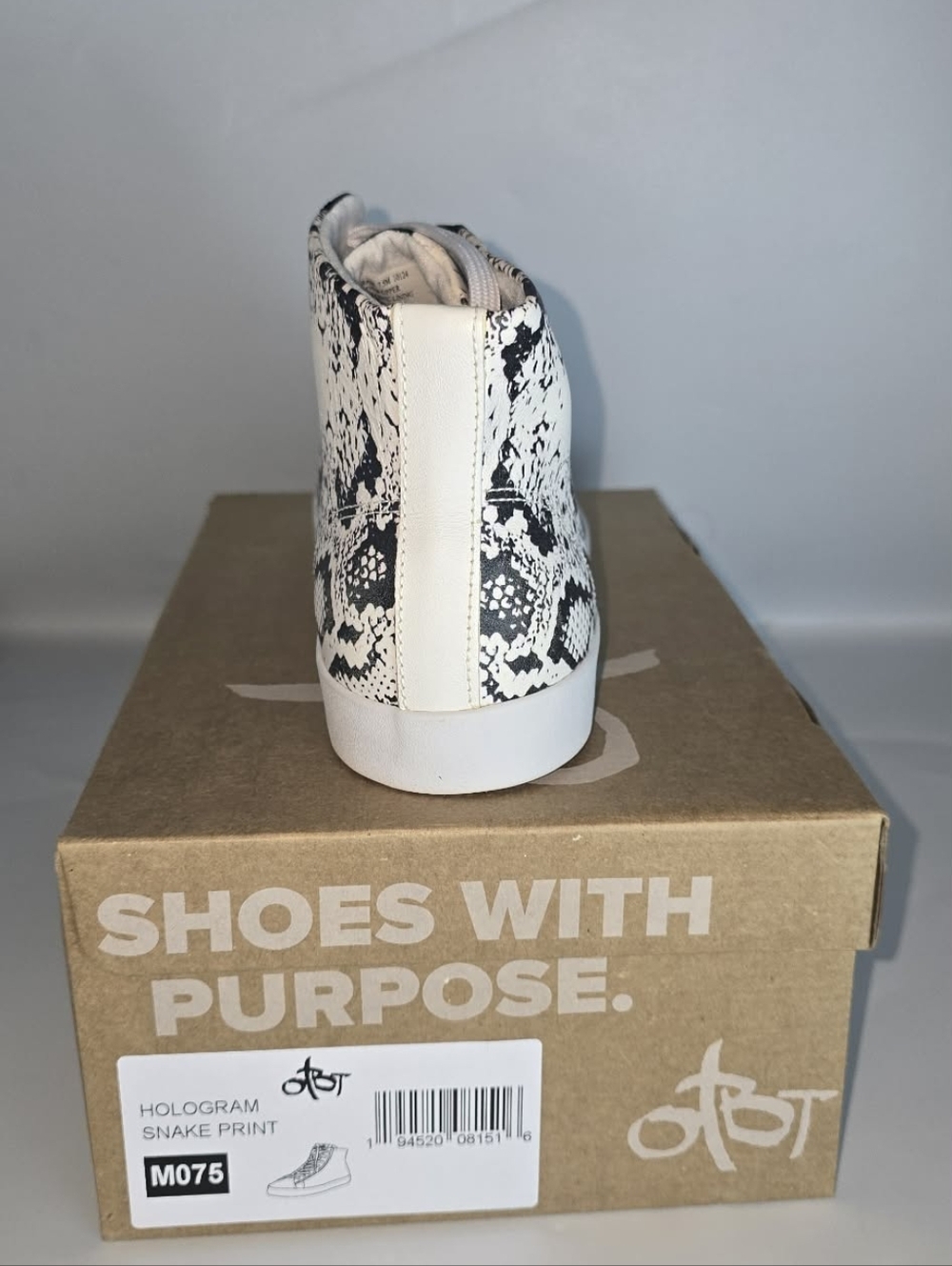OTBT HOLOGRAM High Top Sneakers - Black - US 7 - Picture 9 of 9